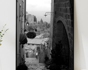Victoria Street, Old Town, Edinburgh, Black and White Cityscape Photography,Historic Architecture Print, Vintage Wall Art Decor