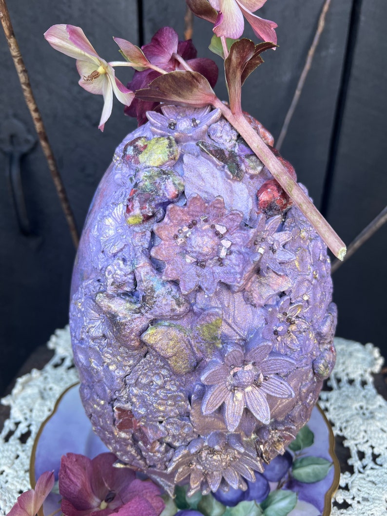 Large Painted Easter Egg, Easter Table Decoration, Decorated Egg, Handmade, Floral Easter Egg, Shabby Chic Decor , Butterflies, Flowers imagem 3