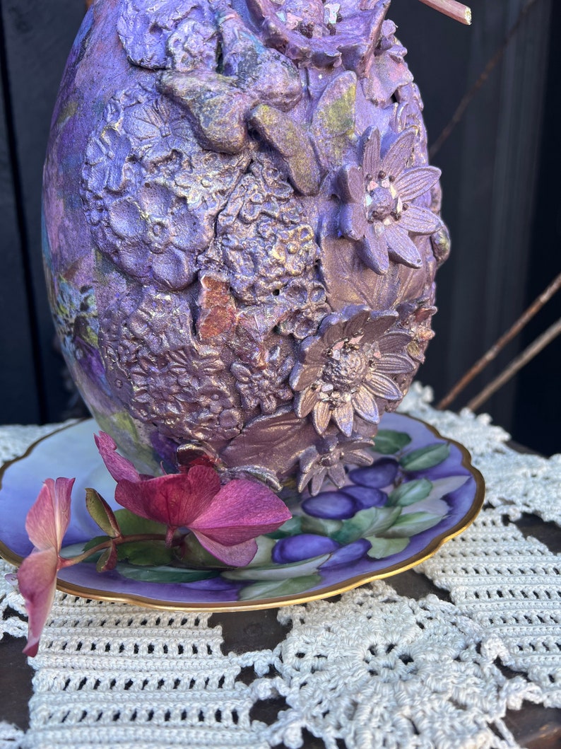 Large Painted Easter Egg, Easter Table Decoration, Decorated Egg, Handmade, Floral Easter Egg, Shabby Chic Decor , Butterflies, Flowers imagem 2