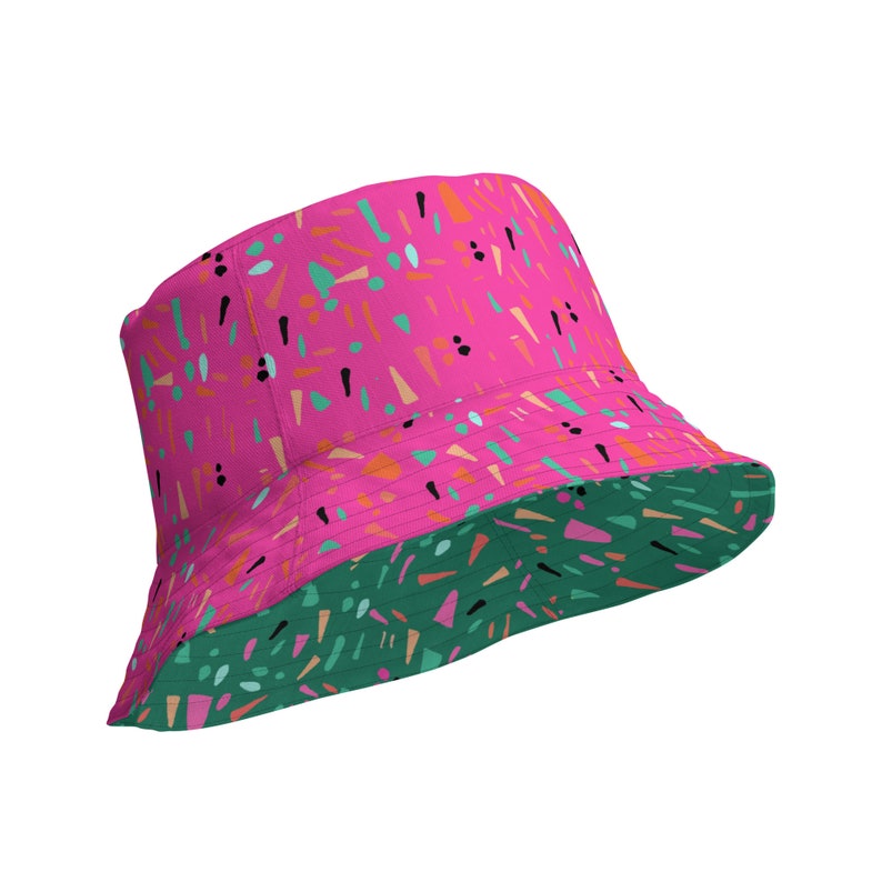 Reversible bucket hat