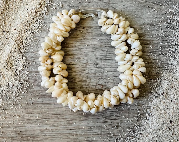 Vintage Cream Shell Cluster Bracelet, Coastal Boho Beach Wedding Jewelry