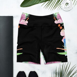 Biker Shorts, Yoga Shorts mit hoher Taille, Biker Short Outfit, Schwarzer Tropischer Druck