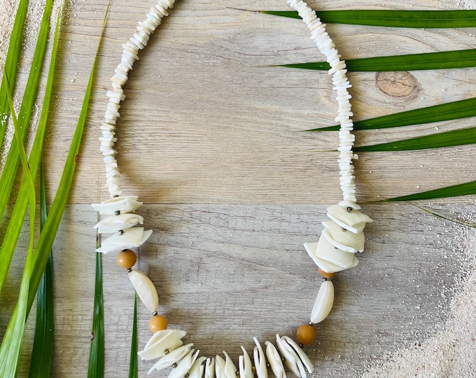Vintage White shell and Tan Beaded Necklace, Shell Necklace, Beachy Jewelry