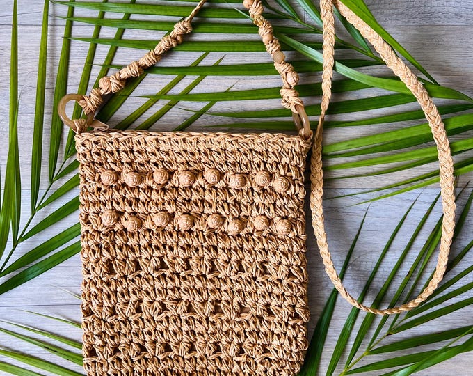 Crossbody woven shoulder bag with detailed matching accents