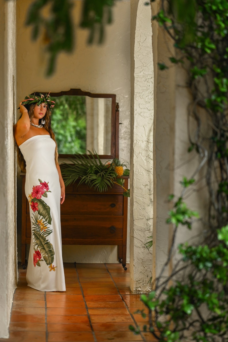 Strapless Hawaiian Beach Wedding Dress image 4