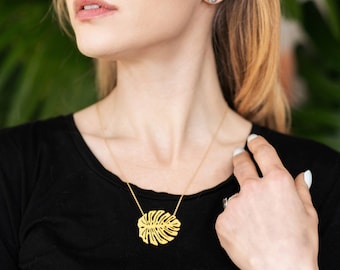 Monstera Deliciosa Tropical Leaf Necklace. Houseplant handmade jewelry.