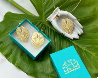 Alocasia Leaf Earrings in Gold or Silver. Houseplant hypoallergenic handmade jewelry.