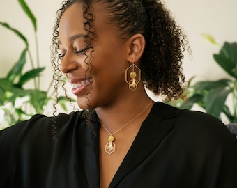 Orecchini a forma di ape e esagono con calda pietra preziosa citrino dorato / Gioielli fatti a mano ispirati alla natura