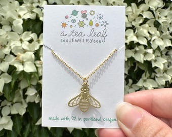 Collar ligero con diseño de abeja delicada / dorado o plateado