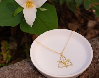 Trillium Flower Lightweight Statement Necklace | Gold or Silver