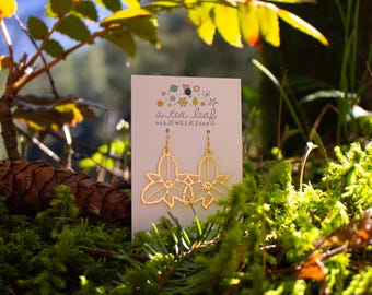 Trillium Flower Lightweight Statement Earrings | Gold or Silver