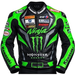 Könnte beinhalten: Schwarze und grüne Motorrad-Rennjacke mit mehreren Sponsorenlogos, darunter "Monster Energy" und "Kawasaki". Die Jacke hat grüne Akzente, das Wort "Ninja" und verschiedene Markenaufnäher.