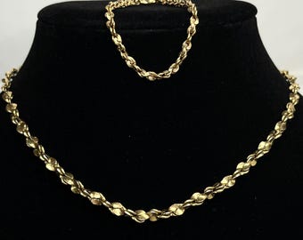 Vintage Gold Tone Necklace & Bracelet Set