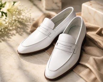 Mocasines de cuero blanco para hombre, zapatos de vestir sin cordones hechos a mano.