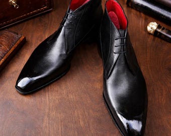 Zwarte leren chukka-laarzen voor heren, handgemaakte luxe enkellaarzen met rode voering.