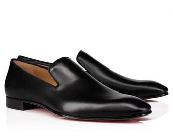 Mocassini da uomo in pelle nera fatti a mano, classiche scarpe eleganti senza lacci.