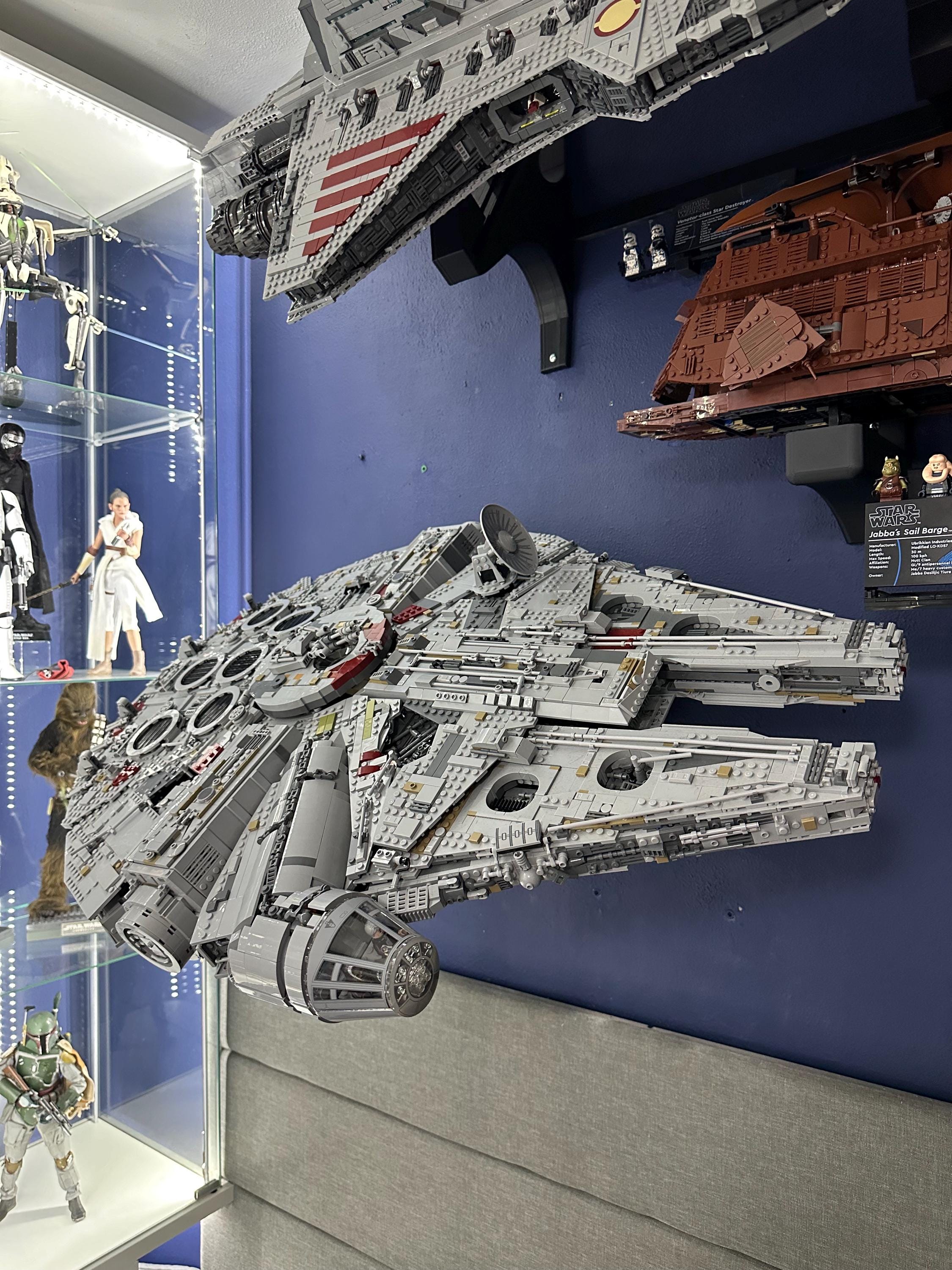 Millenium Falcon 75192 Wall Mount