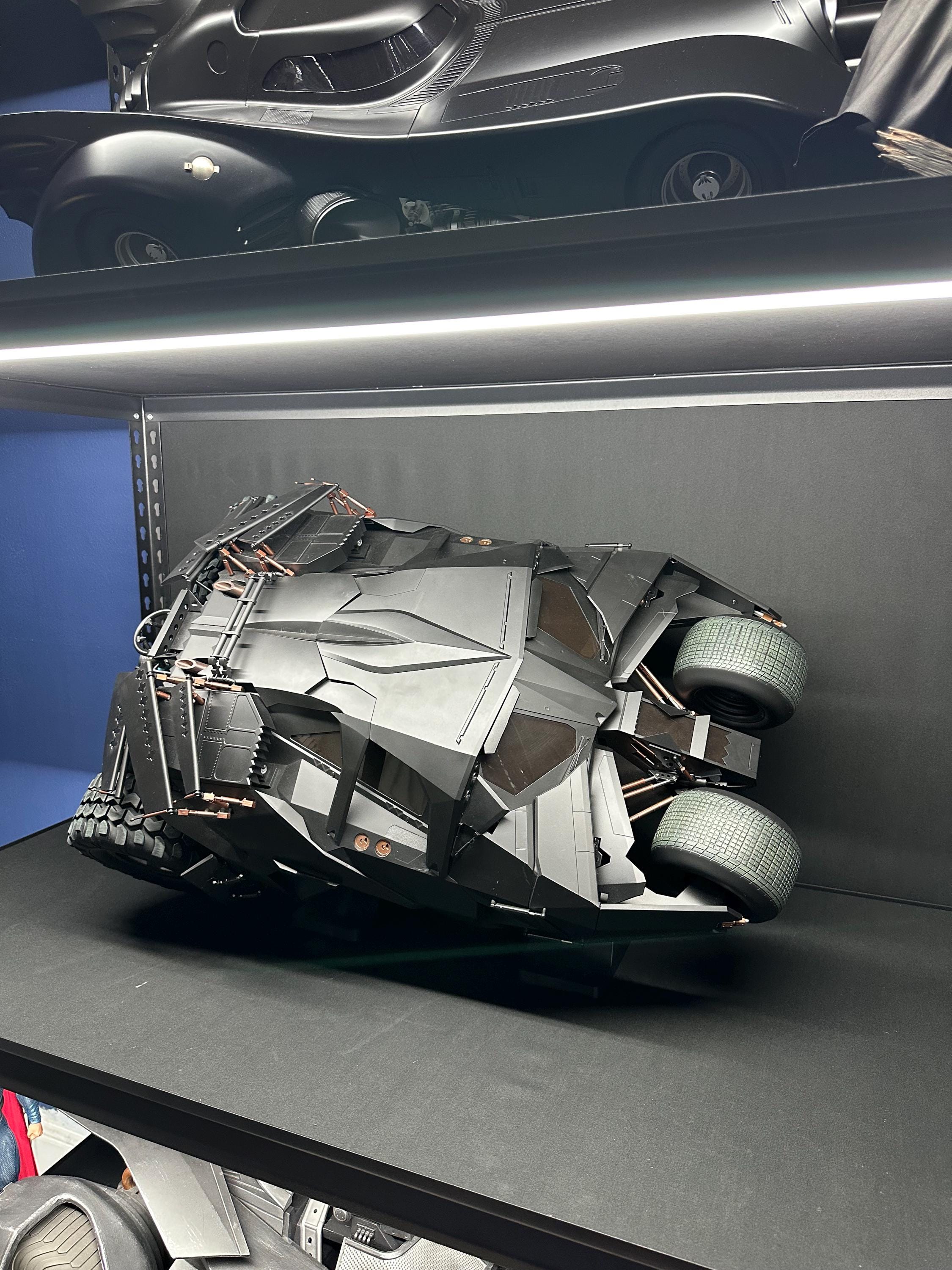 Hot Toys Batmobile タンブラー1/6 1/6 Batman Batmobile Tumbler by Hot Toys Unboxing and Review