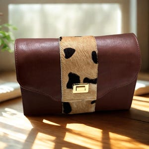 Cowhide & Leather Turn-Lock Clutch Purse – Handcrafted Elegance