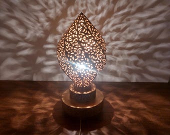 Handgefertigte Marokkanische Messing Stehlampe: Art Deco Akzentleuchte