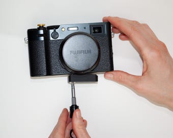 新型Airtag対応 Fujifilm X100V用ハンドグリップ（Apple Airtag