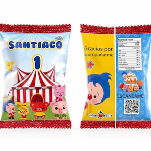 Peut inclure: Un sachet de collation color&eacute; avec des personnages de dessins anim&eacute;s et le nom "SANTIAGO" avec le chiffre "1". Le sachet pr&eacute;sente un motif de chapiteau de cirque et le texte "ESCANEAME!!". Le sachet est rouge, blanc, bleu, jaune et vert.