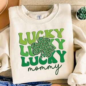 Bluza Lucky Mommy, Bluza Lucky, Koszulka St Patricks Day dla mamy, Koszulka Mama St Patricks, Koszulka St Patty's Good Luck, Sweter Shamrock