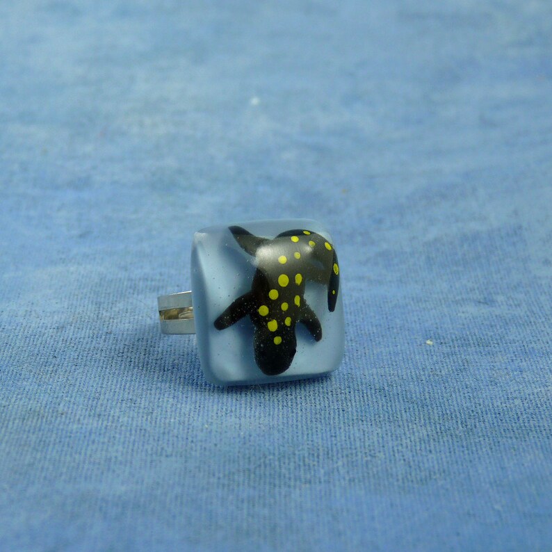 Encapsulated Spotted Salamander Specimen ring, Handmade Biology Jewelry image 2
