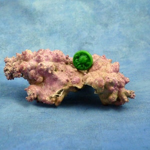 Bright Green Cthulhu Cameo Pin, Polymer Clay Lovecraft Jewelry