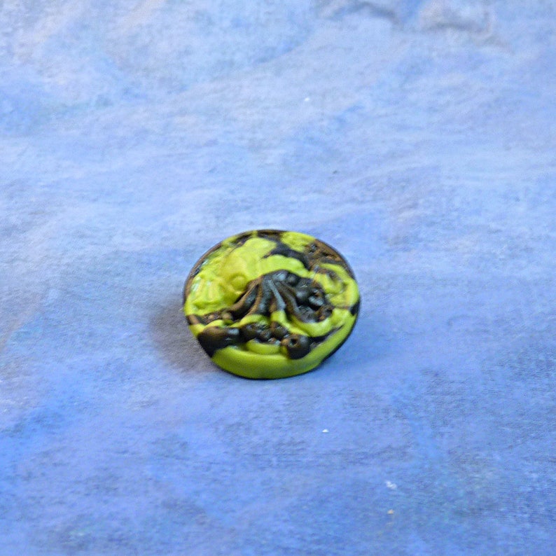 Bright Green Marble Cthulhu Cameo Pin, Polymer Clay Fashion Jewelry image 2