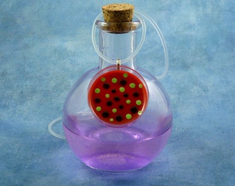 Zwarte en groene bacteriën op rode Agar cultuur ketting, handgemaakte microbiologie sieraden