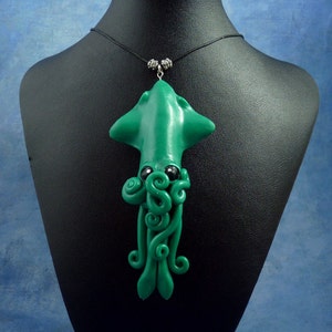 Collar de calamar de jade, joyería de calamar de arcilla de polímero
