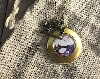 Seamstress Locket - sewing pendant, sewing machine charm necklace for the quilter, sewing crafter gift