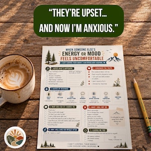 Könnte beinhalten: Ein gedrucktes Arbeitsblatt mit dem Titel When Someone Else's Energy Or Mood Feels Uncomfortable, das sieben Abschnitte mit Checklisten und Anleitungen zur emotionalen Regulation enthält, neben einer Kaffeetasse und einem gelben Stift auf einer Holzoberfläche.