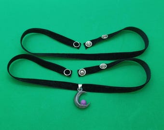 Gargantilla de abanico Lost Records Bloom and Rage Swann - Terciopelo artesanal con colgante de luna