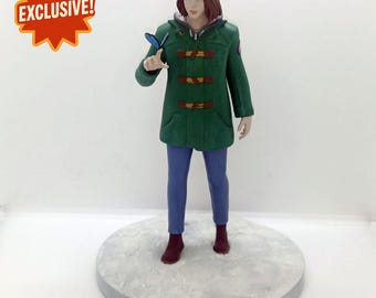 Life is Strange: Double Exposure – Figura de Max Caulfield – 24×18 cm, resina fotopolímera pintada a mano con base de PLA nevada