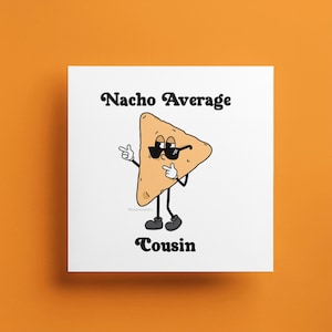 Nacho Average Cousin - Tarjeta de felicitación de cumpleaños - Dibujo animado retro divertido y genial - Tarjeta de juego de palabras con comida y chiste hilarante para familiares, él y ella