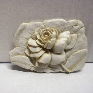 Hen-Feathers Floral Relief Wall Plaque with Rose Design for Home and Garden Décor