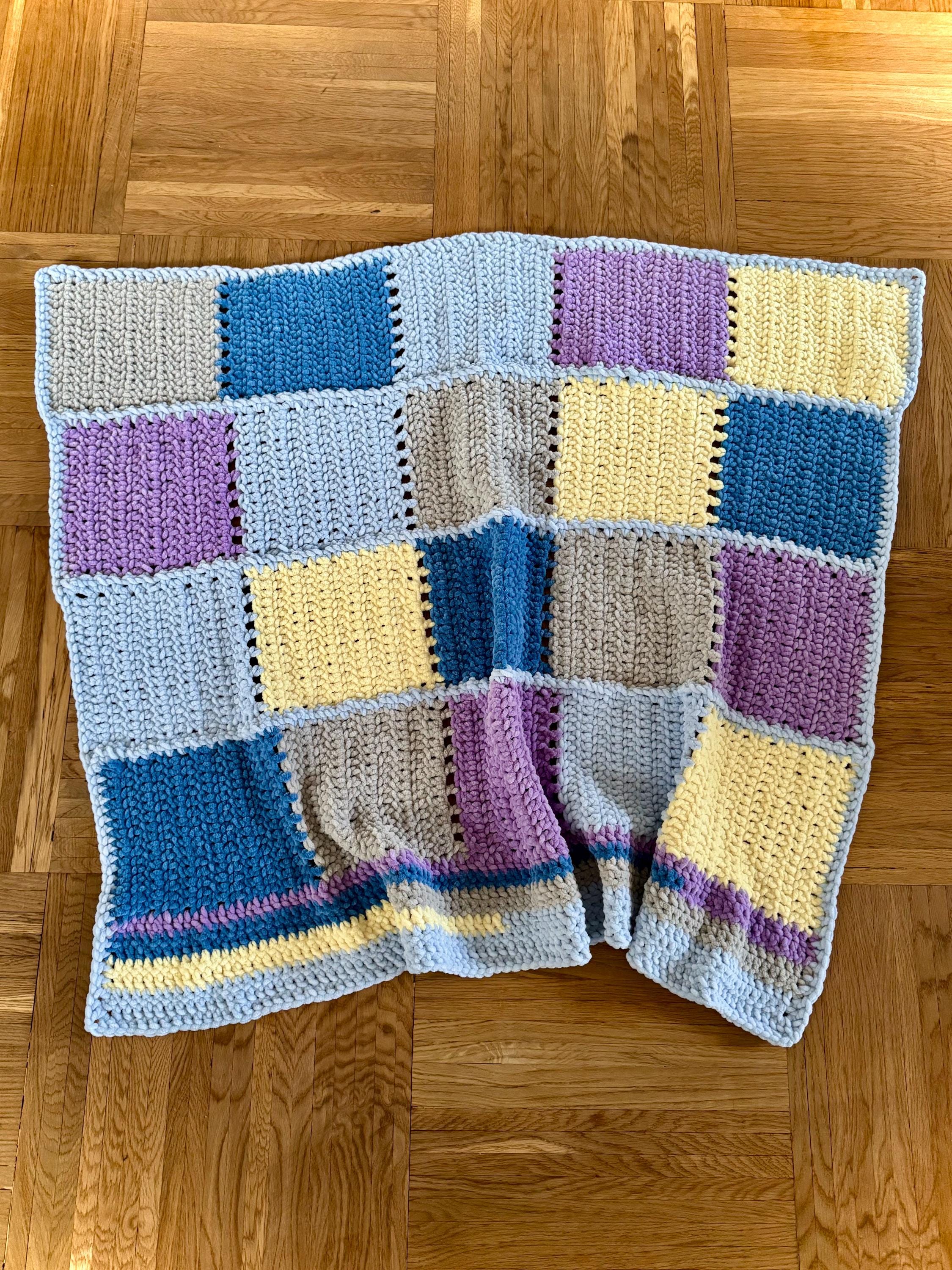 Soft children's blanket made of chenille yarn