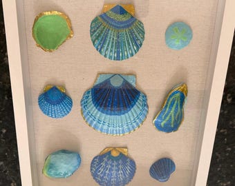 Snäckkonst, färger noggrant utvalda för att ta dig tillbaka till ditt favoritminne på stranden eller vid havet. Snäckorna är handmålade. Specialbeställningar välkomnas.