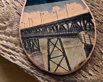 Edmonton Highlevel Bridge leather keychain - US duties included