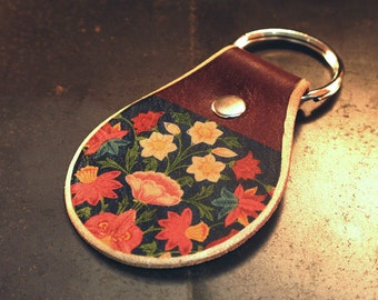 Flower leather keychain