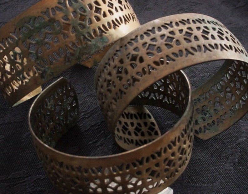 RARE Lot Vintage Old Filigree Brass Cuff Bracelet Art Deco Victorian Steampunk 1 Inch Wide Natural Patina FREE GIFT 22g Wire Ear Wires W2 image 5