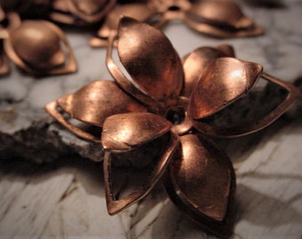 24pc Vintage Copper Plt Steel Flowers Stackable 3 Petal Stampings 3D 24mm 1 Inch Floral Jewelry Findings Metal Arts Craft Bead Supplies W5