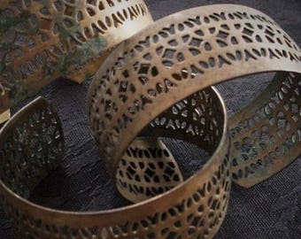 RARE Lot Vintage Old Filigree Brass Cuff Bracelet Art Deco Victorian Steampunk 1 Inch Wide Natural Patina FREE GIFT 22g Wire | Ear Wires W2