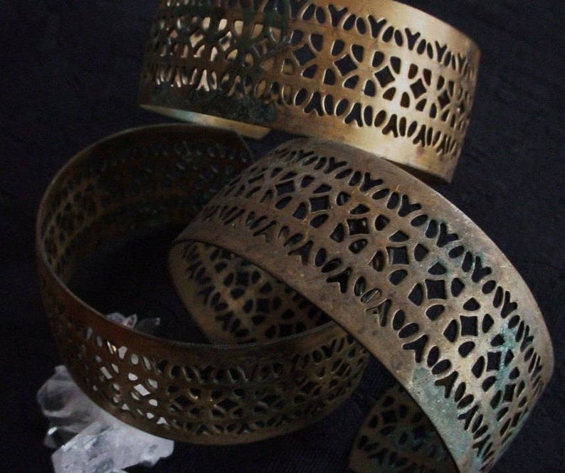 RARE Lot Vintage Old Filigree Brass Cuff Bracelet Art Deco Victorian Steampunk 1 Inch Wide Natural Patina FREE GIFT 22g Wire Ear Wires W2 image 2
