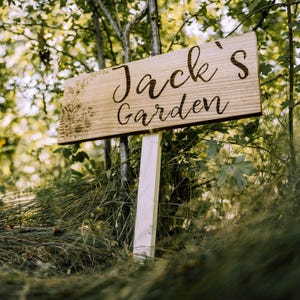Custom Wooden Garden Sign Outdoor markers for plant Personalized Rustic Engraved Garden Decor Farmhouse Wood Garden Stake