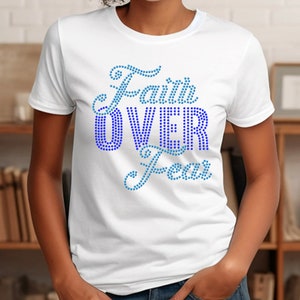 Christliches Bling-Shirt, Glaube über Angst bling, Glaube bling Tshirt, inspirierendes religiöses T-Shirt, religiöse Geschenke für sie, christliches Geschenk