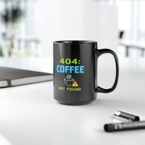 Taza "404 Coffee Not Found", Humor tecnológico de programadores, Día Nacional de la Tecnología, Icono de taza de café pequeña con advertencia