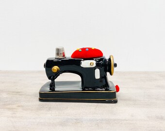 Vintage Black Sewing Machine Pin Cushion with Tape Measurer, Thimble and Original Box Made in Japan - in Mint Condition, Mid Century Art